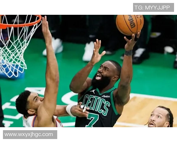 亿元双枪被 700 万替补打懵!残阵绿军撕碎骑士豪华阵容,三连败不是偶然,防守漏洞值数亿,莫布里拿 27+14 却摸不到绝杀球?